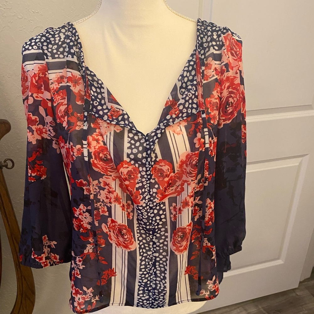 Beautiful Guess flowy blouse